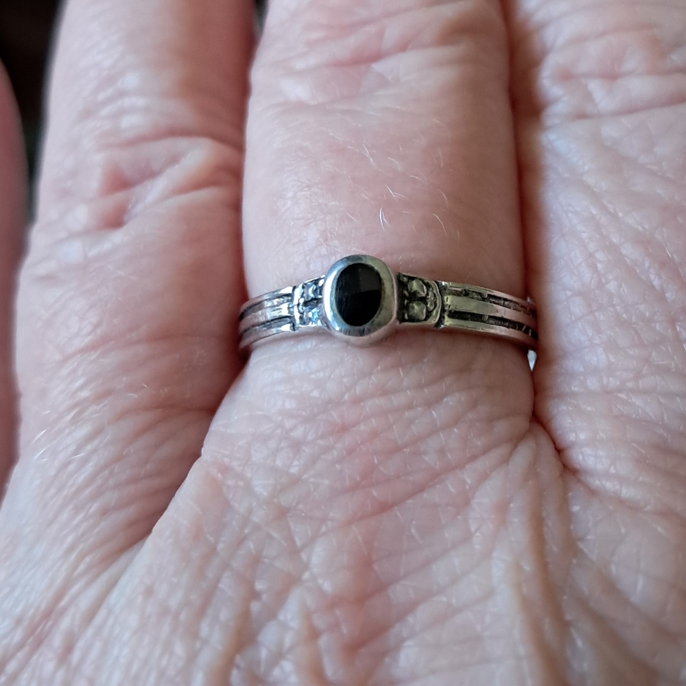 Vintage Sterling Silver Onyx Simple Unisex Ring Band Size 8.5 - Picture 2 of 10